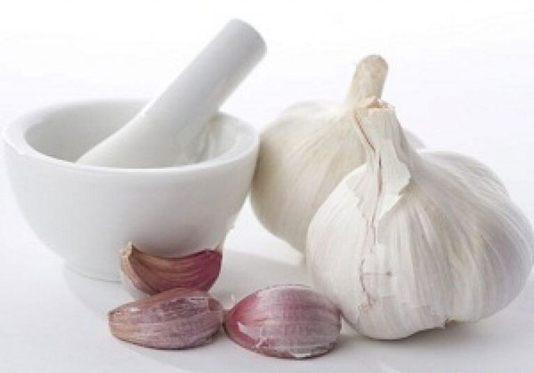 Garlic is used to prepare tinctures for treating worms